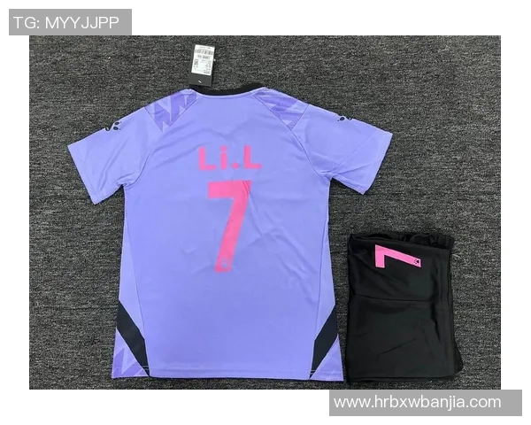 女足球明星球衣的魅力与影响力探讨：从时尚到运动的完美结合